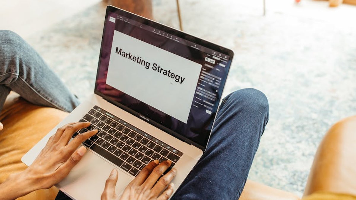 How to Choose an AI Marketing Consultant for Small Business Growth: Expert Guide