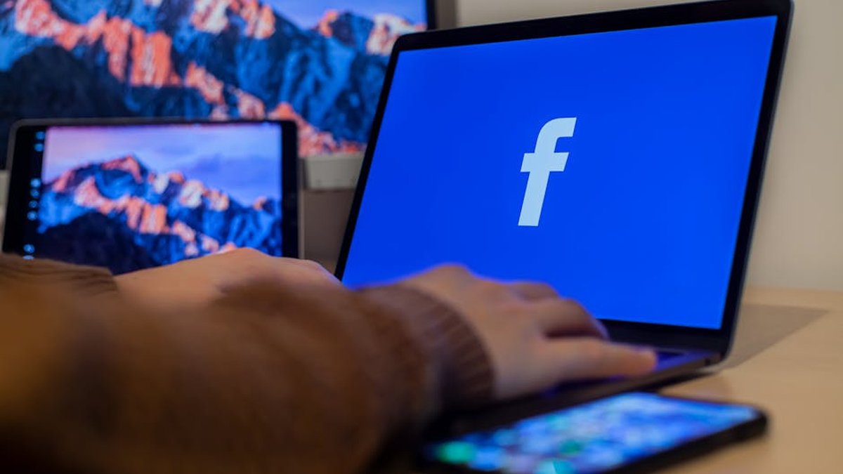 What Does the Facebook Algorithm Prioritize? (+ How To Boost Your Ad Reach)