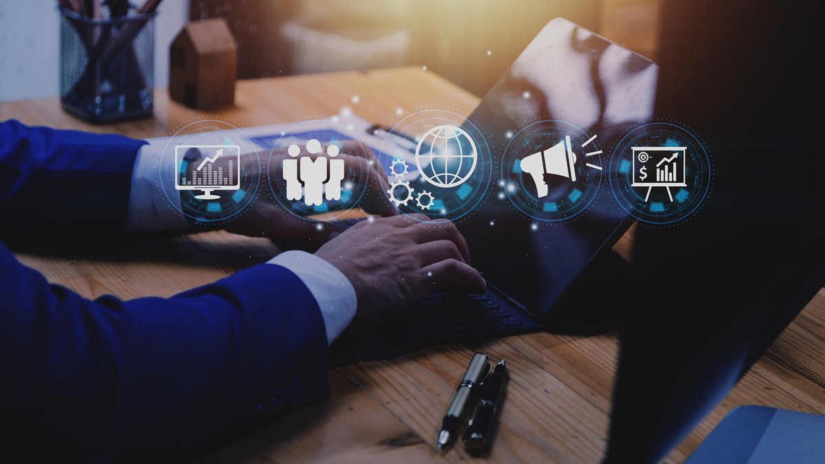 AI Ads vs Human-Created Ads: Finding the Right Balance