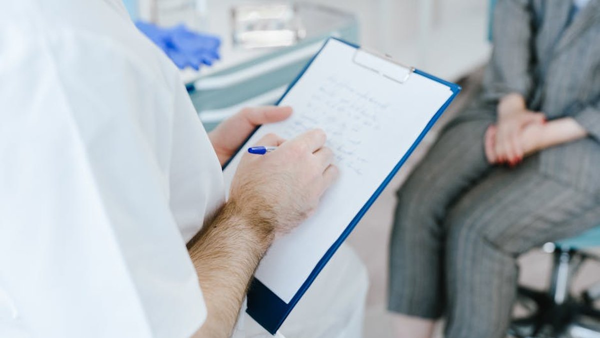 AI Search Visibility For Healthcare Clinics: Expert AEO Agency Services Updated