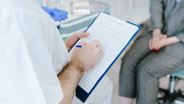 AI Search Visibility For Healthcare Clinics: Expert AEO Agency Services Updated
