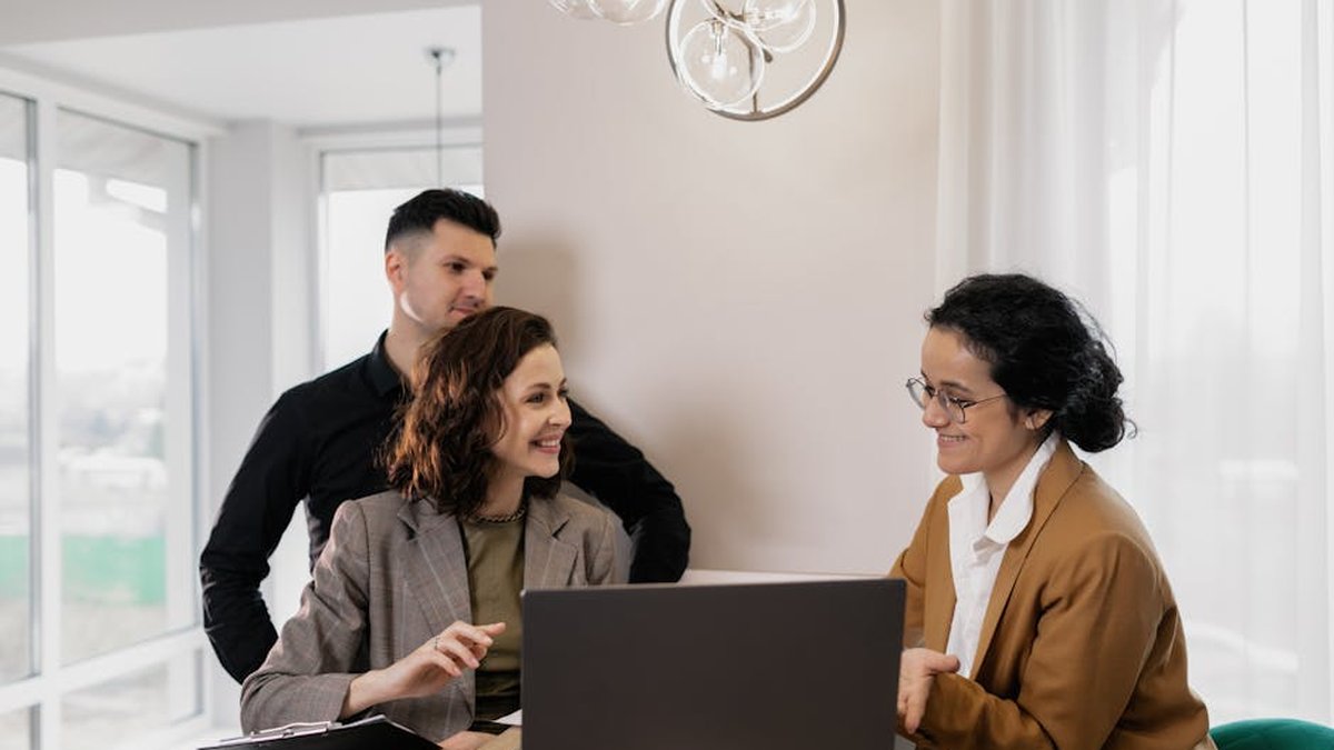 AI Visibility For Financial Advisors: What AEO Strategies Actually Work