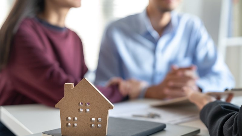 Flat Fee MLS Services: AZ Broker Reveals Hidden Closing Fees
