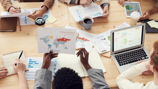How Content Marketing Reduces B2B Lead Generation Costs: Tips From Experts