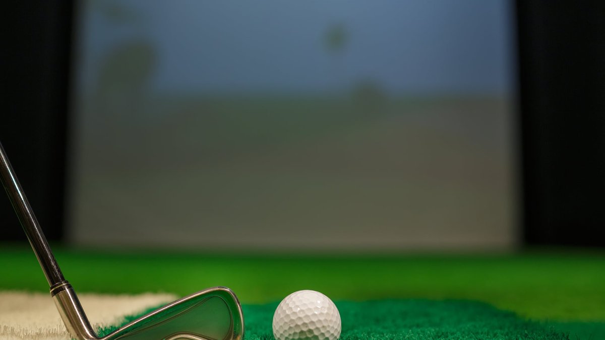 How Do Golf Simulators Work? What Phoenix Indoor Experts Say About Tech