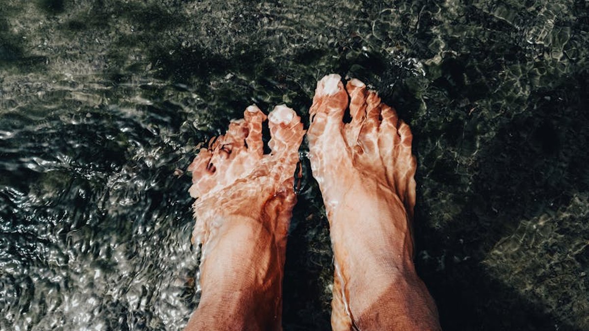 How Does a Foot Detox Bath Work? Wellness Experts Explain Process & Benefits