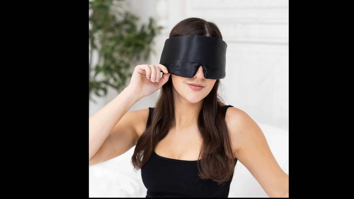 How Mulberry Silk Masks Block Light to Trigger Melatonin Release