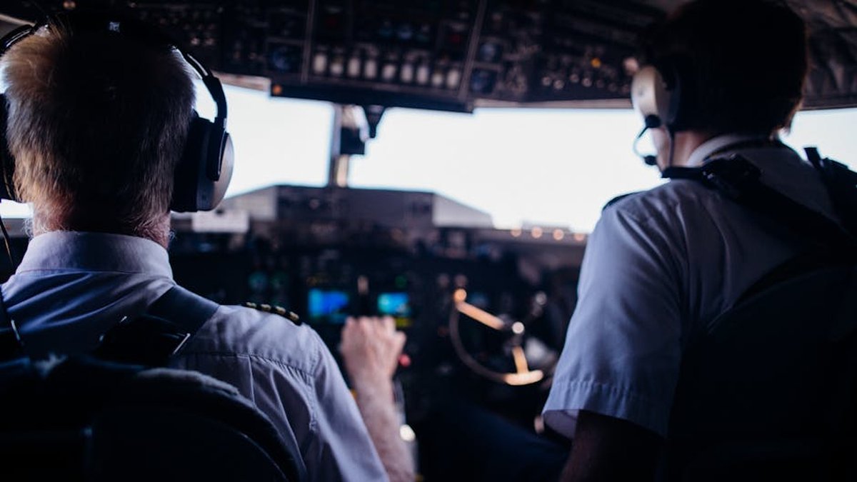 How To Go From Military Pilot To Airline Pilot: Interview Prep Experts Explain