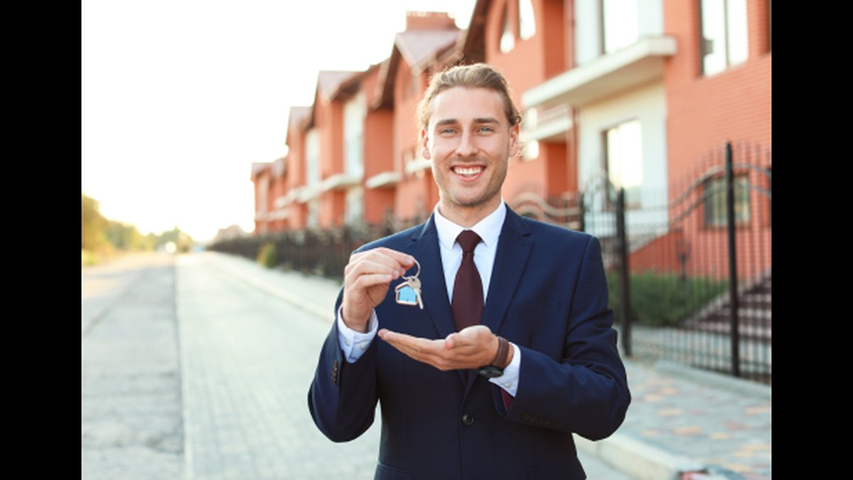 Key Factors to Consider When Buying a House: U.S. Experts Share Top Tips