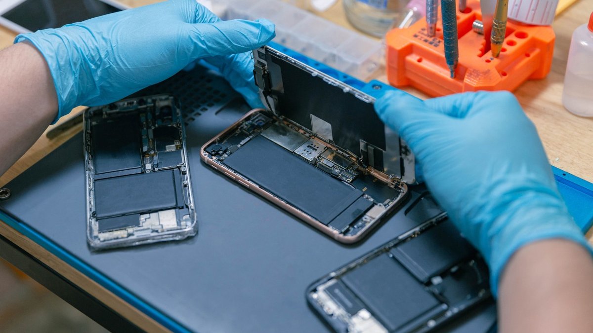 Love My Phone Repair Delivers Same Day Cracked Phone Screen Repair