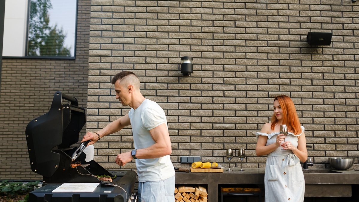 Outdoor Kitchen Trends 2026: Modern Components & Year-Round Design Features