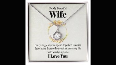 Personalization Transforms Generic Gifts Into Emotional Necklace Keepsakes