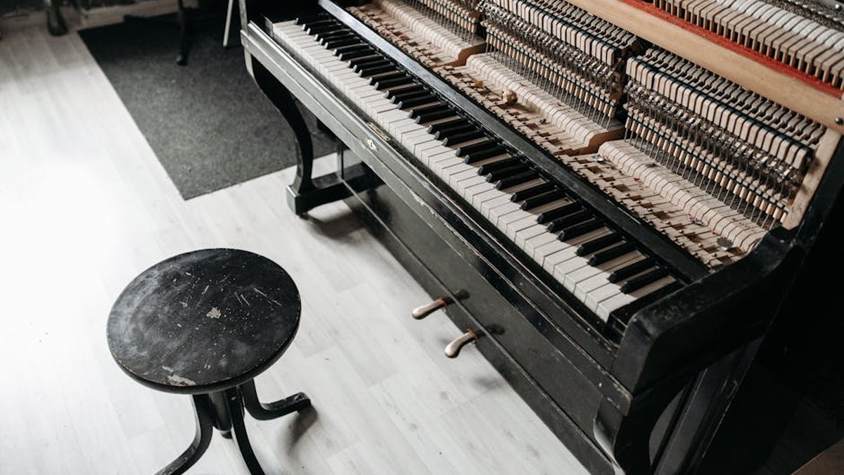 Piano Moving Methods & Safe Relocation Techniques For DIY Moves: Guide Released