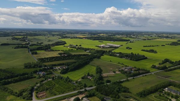 Real Estate Agent Commissions For Land: What Sellers Pay & How To Avoid Them
