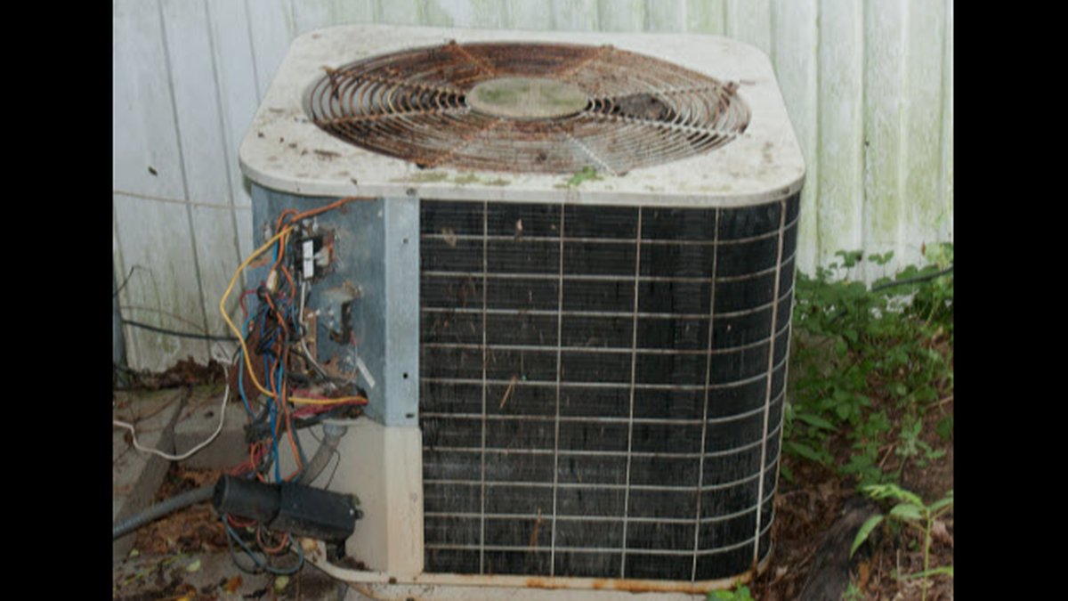 Should You Repair or Replace Your Air Conditioner? Montgomery, TX Experts Reveal