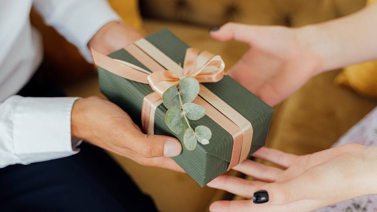 Unique Gifts for Couples Who Have Everything: Best Ideas & Price Guide