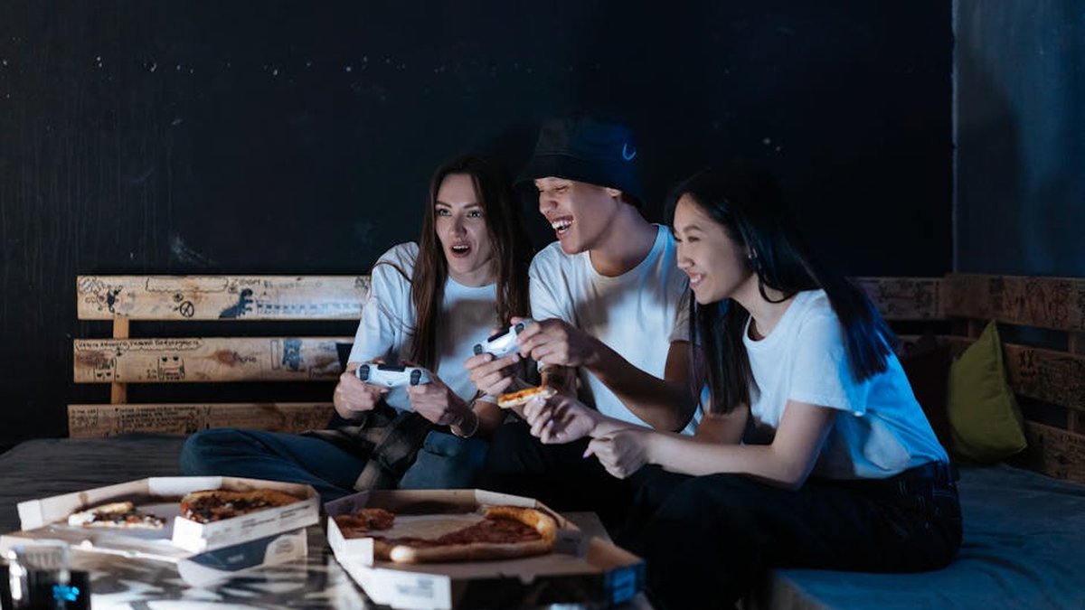 What to Eat on Game Night: Best Snacks, Finger Foods & Pizza Night Ideas