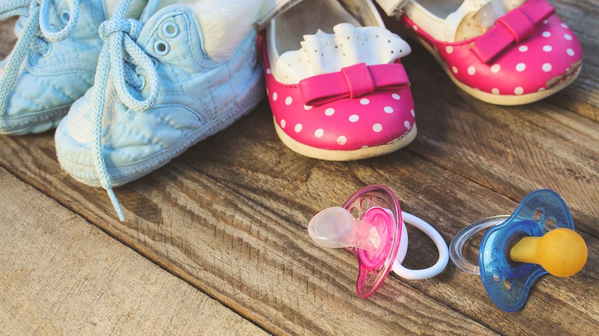 Which Type Of Shoes Can EB Babies Wear? Recommended Features & Brands