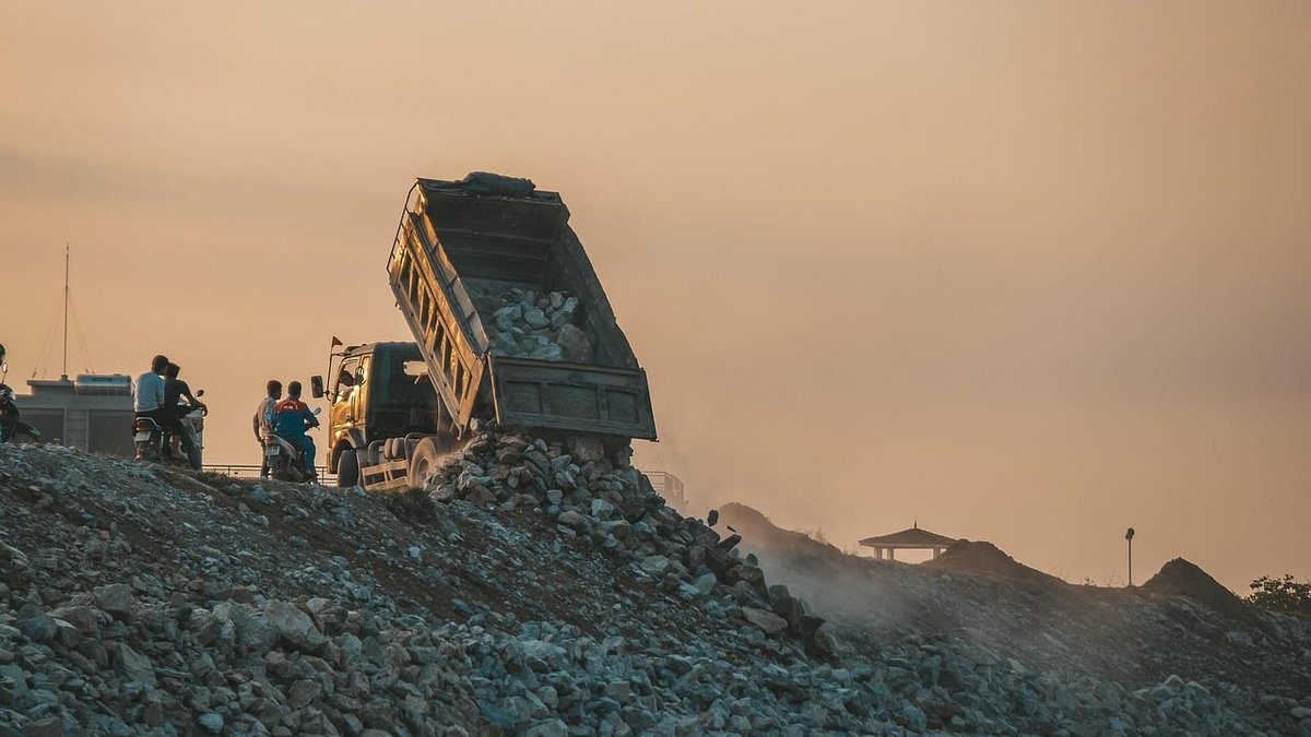 7 x 14 Dump Trailer Capacity: Experts Explain Why Yards & Weight Limits Matter