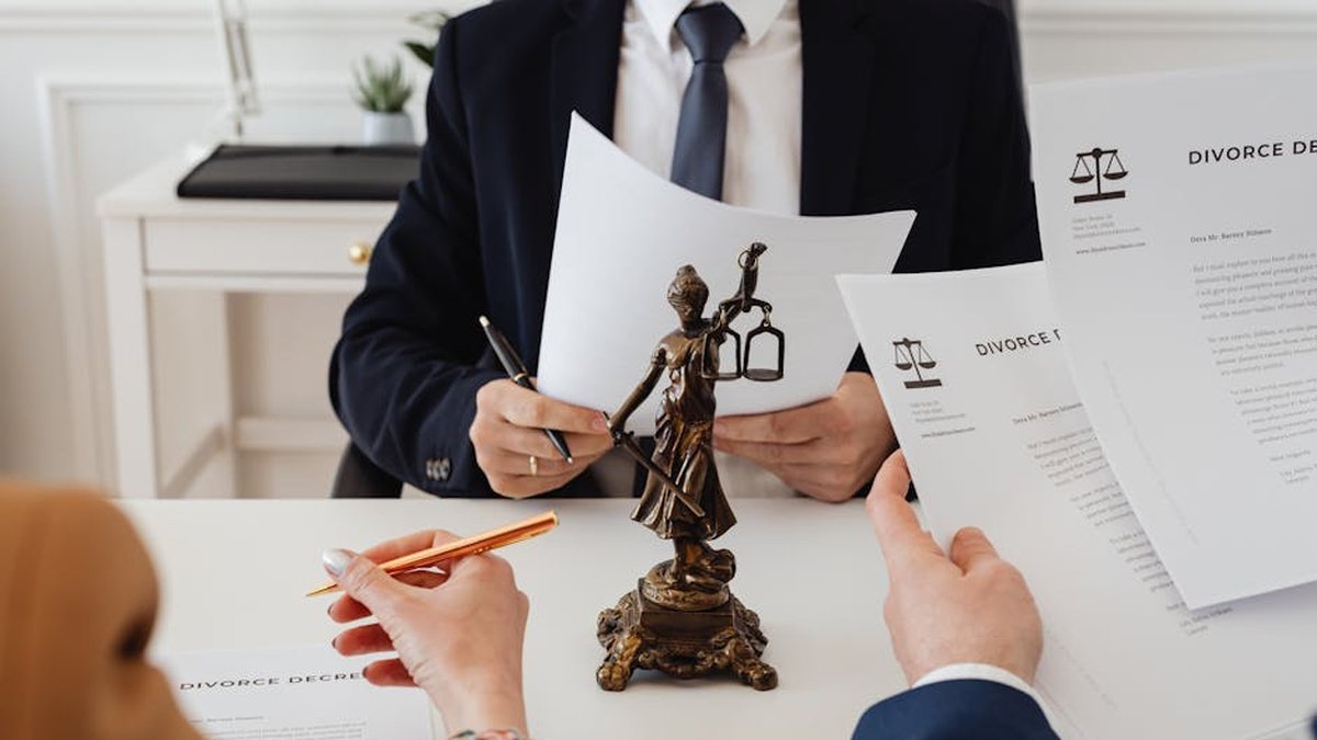 Attorney AI Visibility: Why Earned Media Beats Traditional SEO In 2026