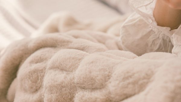 Best Cozy Blankets For 2026: Experts Identify Top Features For Your Comfort
