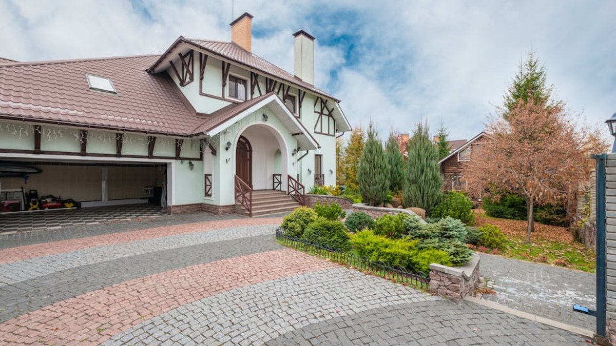 Brick Pavers vs Concrete Cost: Which Driveway Material Pays Off, NJ Pro Explains