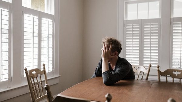 Burdening Mindsets In Adults: Causes, Symptoms & Treatment Guide Released