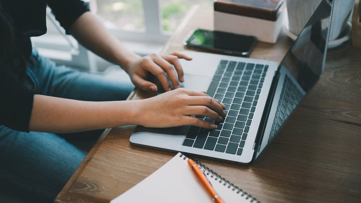 Can AI Replace Humans in Marketing? What AI Does Well vs. What It Cannot Do
