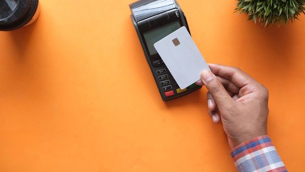 Cash Discount vs Surcharge: What's the Difference for Small Businesses?