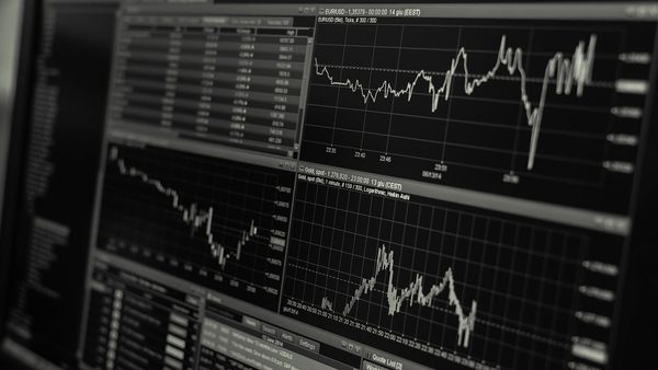 EUR/USD Hedging Strategy: How Traders Evaluate Risk, Structure, and Consistency