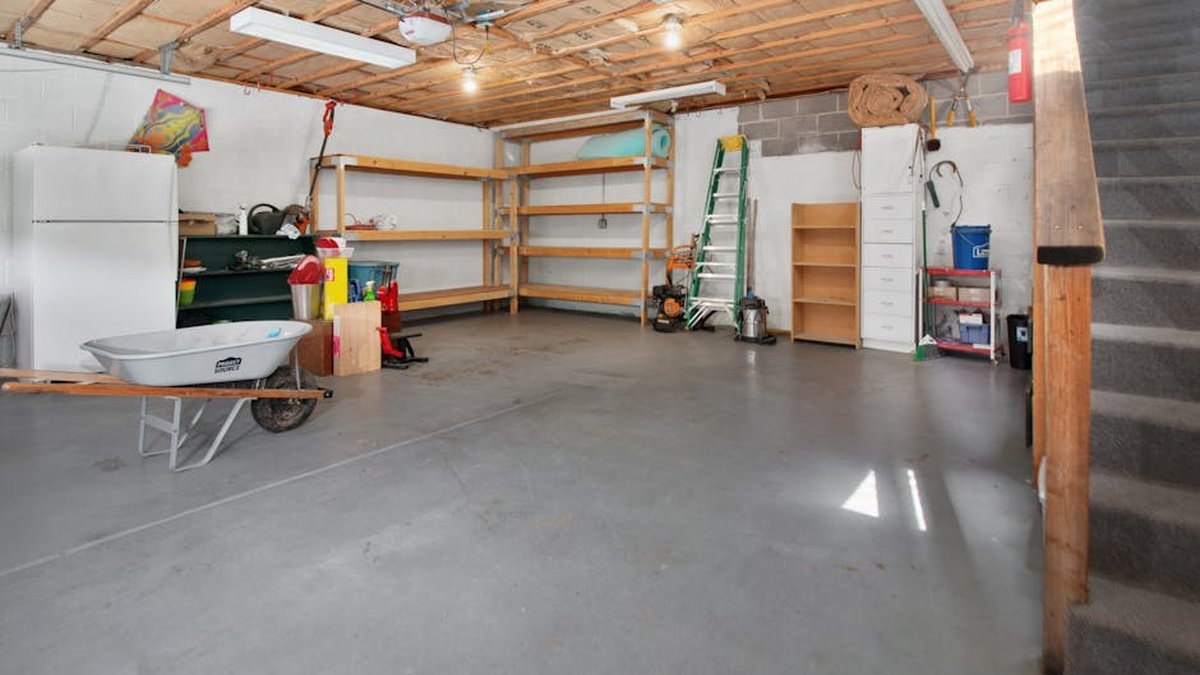 How To Clean Out A Garage: Fresno, CA Experts On What To Keep, Donate & Recycle