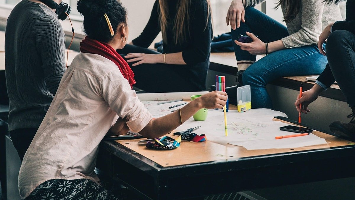 How To Find Competitors Ads on Facebook: Tools & Strategies for Marketers