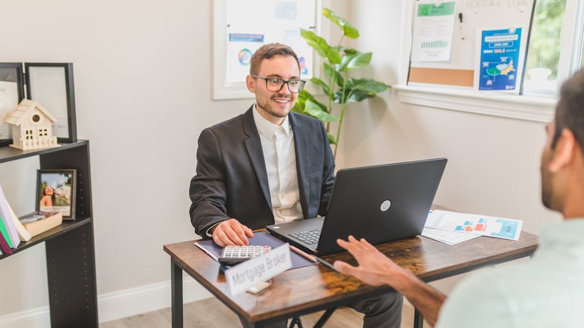 How To Get ChatGPT To Recommend Your Business: Tips For Financial Advisors