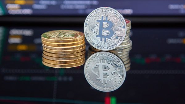 How to Protect Crypto Assets From Volatility: Bitcoin & Stablecoins Strategies