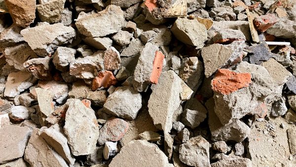 How to Remove Construction Debris: Bakersfield Expert Shares Safety Tips