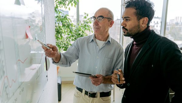 How to Use AI for B2B Lead Generation: Expert Tips to Improve Marketing ROI