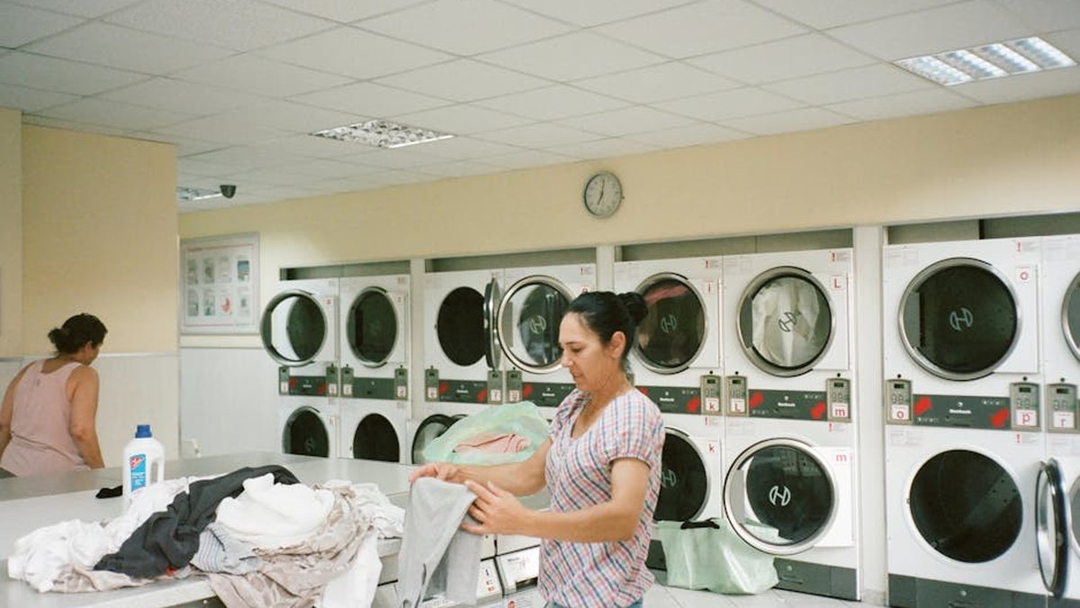 Is Laundry Service Worth It: Palm Beach County Pro Breaks Down Costs, Benefits