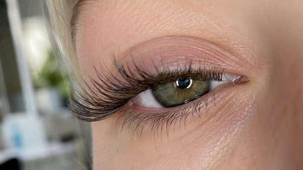 Lash Lift & Tint Cost London, UK: LVL Treatment Pricing Guide Released