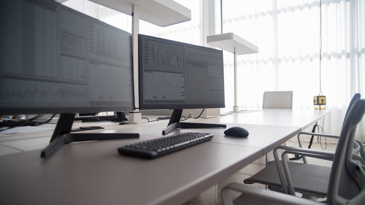 Moving A Computer Monitor: California Experts Reveal Step-by-Step Process