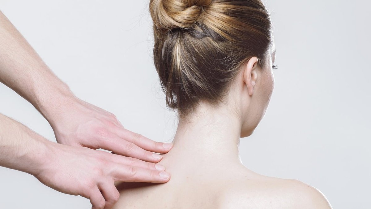 Naprapathy Vs Chiropractic Care: Treatment Philosophy, Effectiveness & Scope