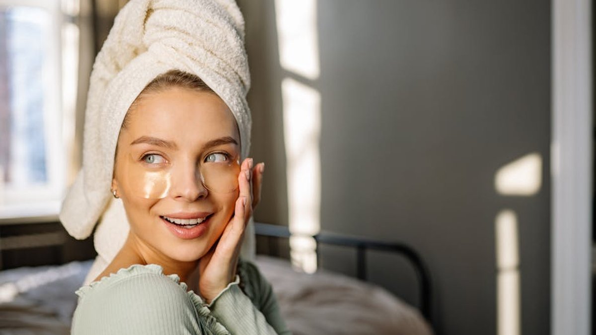Peptides vs Retinol For Fine Lines: What To Know When Choosing Anti-Age Skincare