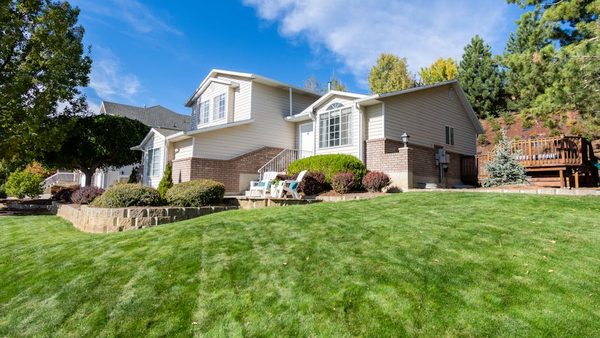 Retaining Wall Designs for Sloped Yards: Charlotte Expert Explains 2026 Trends