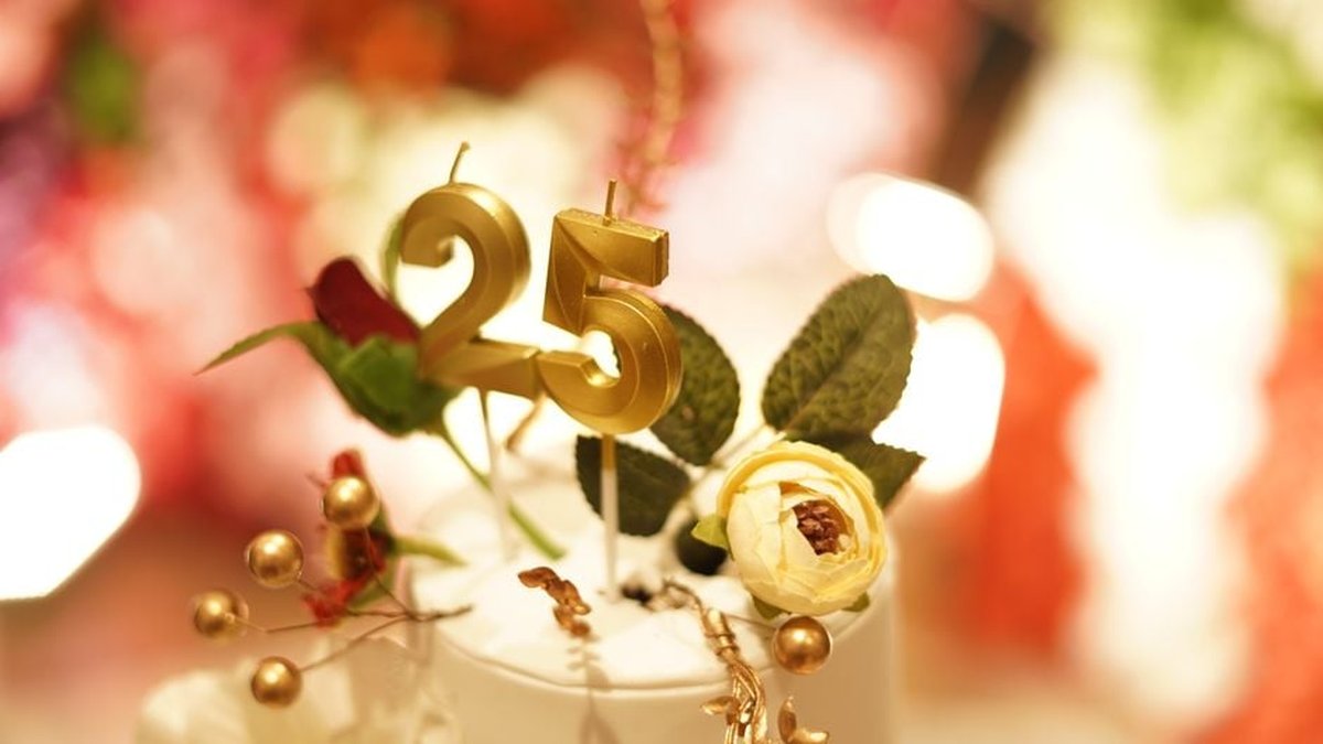 Top 5 Unusual 25th Wedding Anniversary Gifts For Your Wife: 2026 Ideas