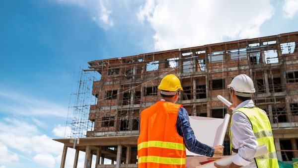 Treaty vs. Facultative Reinsurance: Securing Capacity for Engineering Projects