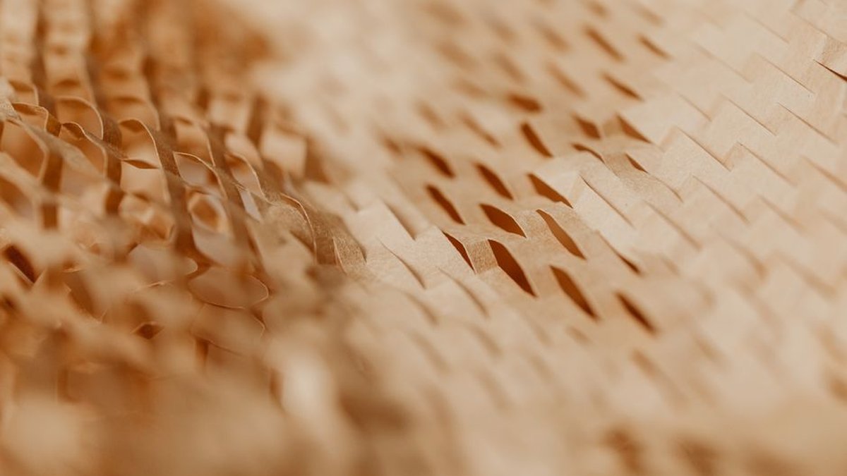 UK Honeycomb Packing Paper & Bubble Wrap Advantages: Comparison Guide Released
