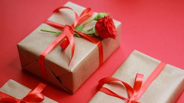 Unconventional Luxury 9th Wedding Anniversary Gifts For Husbands: Guide Released