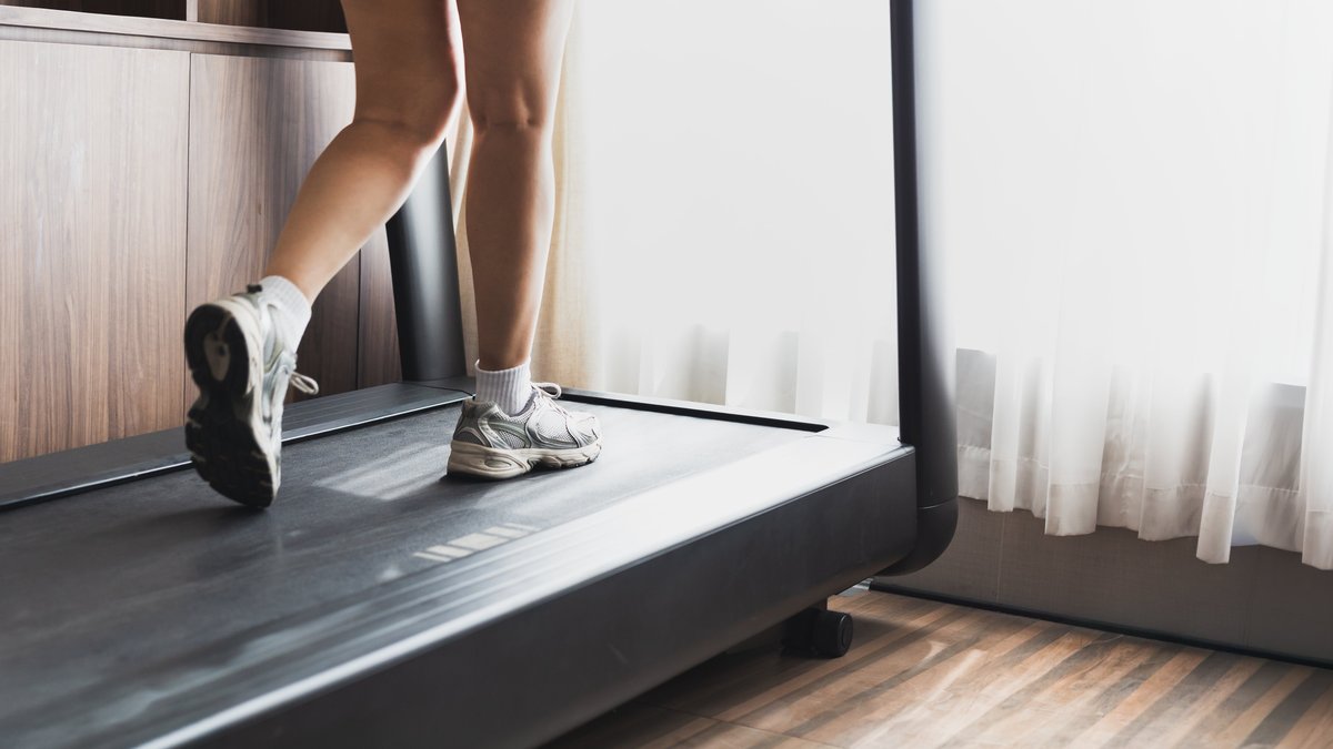 Walking Backwards on Treadmill for Knee Pain: Models Physical Therapists Use
