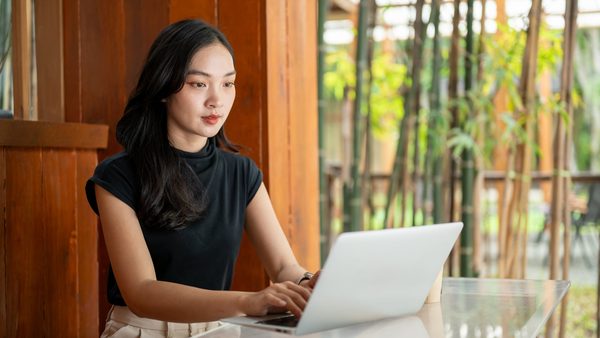 What Does a Virtual Executive Assistant Do? Tasks CEOs Should Stop Handling