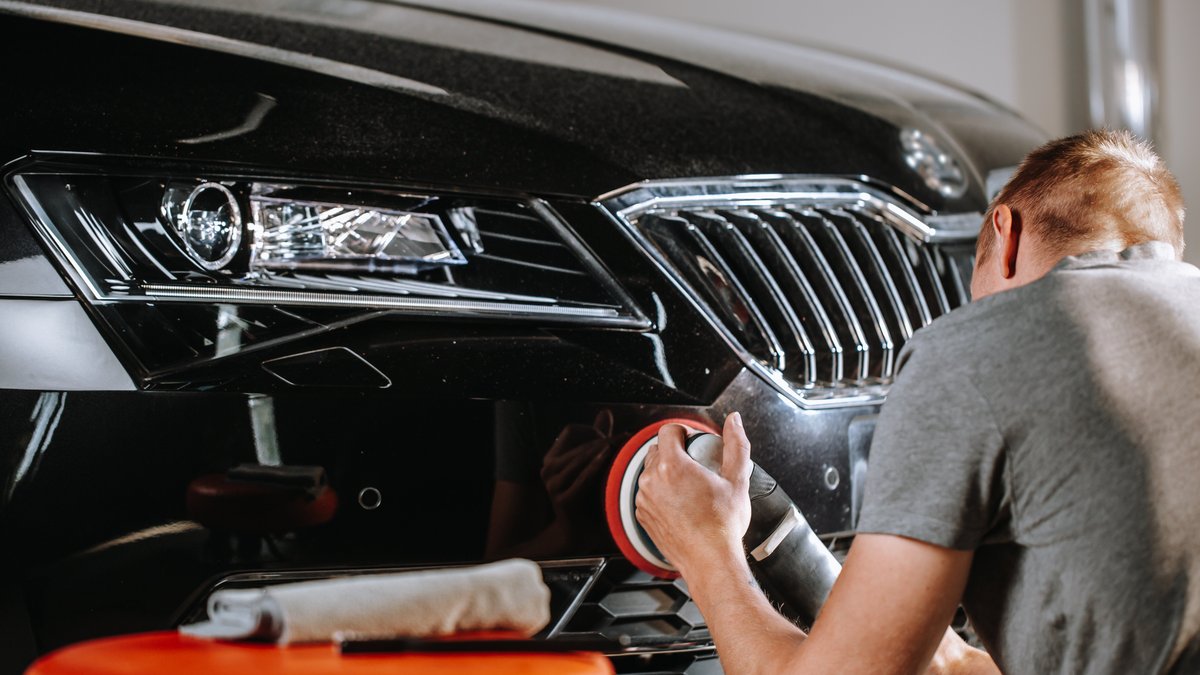 Best Waterless Detail Spray for Safe At-Home Car Cleaning: A DIY Detailers Guide