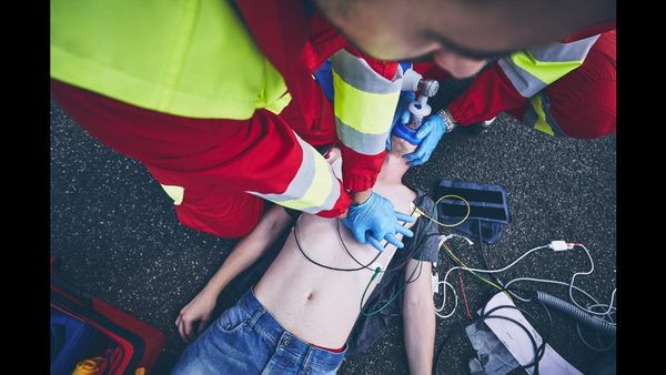 BLS vs CPR Certification: What’s the Difference and Which Training To Choose